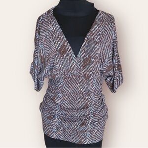 🤎 BCBGMaxAzria Faux Wrap Abstract Print Short-Sleeve V Neck Top Brown Large